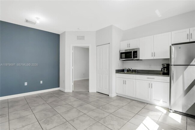 Building Photo - 2541 SE 1st St