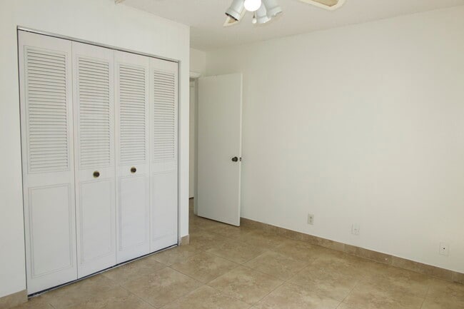 Building Photo - 208 Foxtail Dr