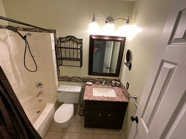 Building Photo - Gorgeous 3/2 Brick Home in Marianna with Bonus Room, Shed, and Fenced Back Yard!