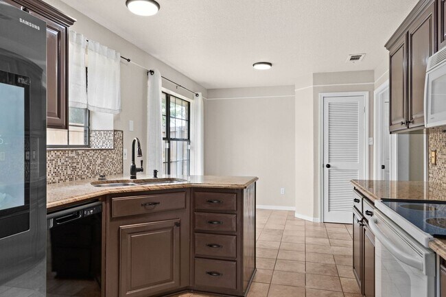 Building Photo - 5003 Joseph Dr