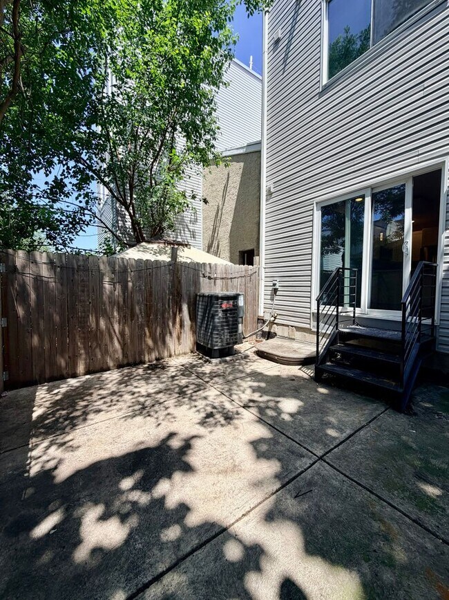 Building Photo - 1302 N Marshall St