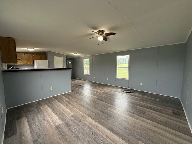 Building Photo - 3 Bedroom 2 Bathroom Mobile Home Located in Greeneville, TN