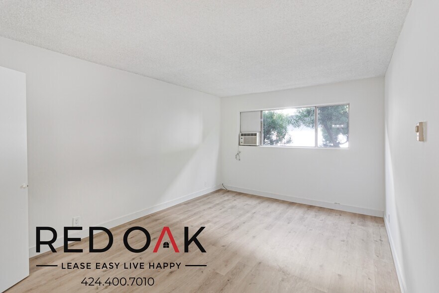 Building Photo - 10535 Lindley Ave