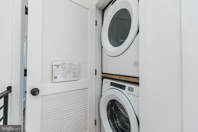 Building Photo - 2058 Poplar St