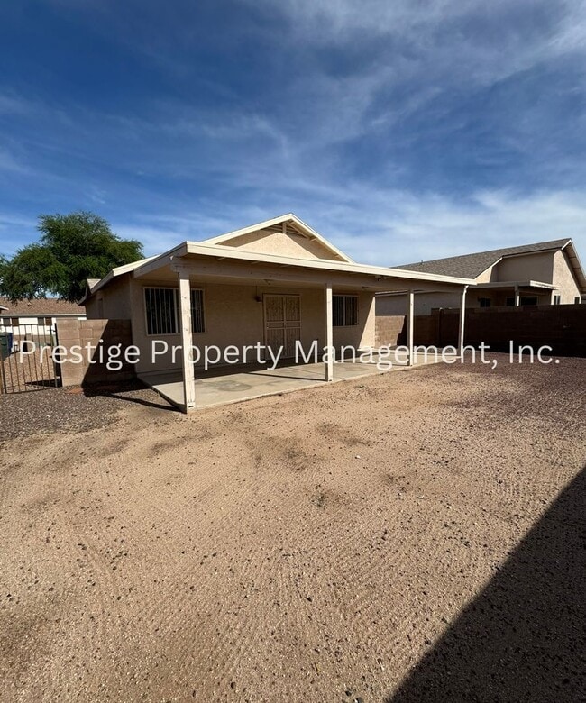 Building Photo - Cozy East Side Home W/ a Den