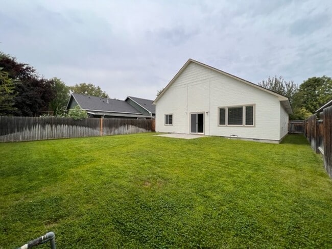 Building Photo - 9024 W Dalton Pl