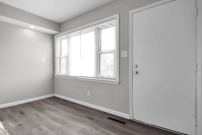 Building Photo - 3 Bedroom Home