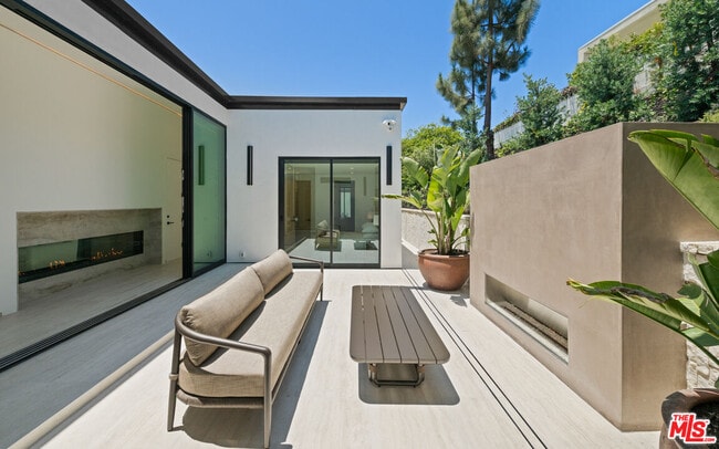 Building Photo - 365 Trousdale Pl