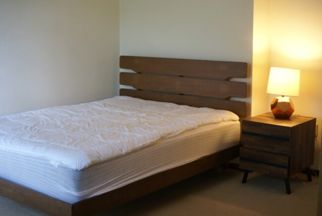 Building Photo - 5708 Walnut St