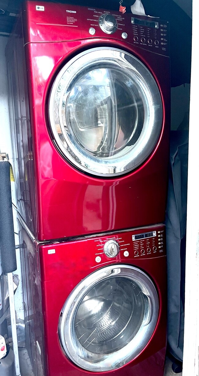 Washer/Dryer in under unit - 635 Palms Blvd