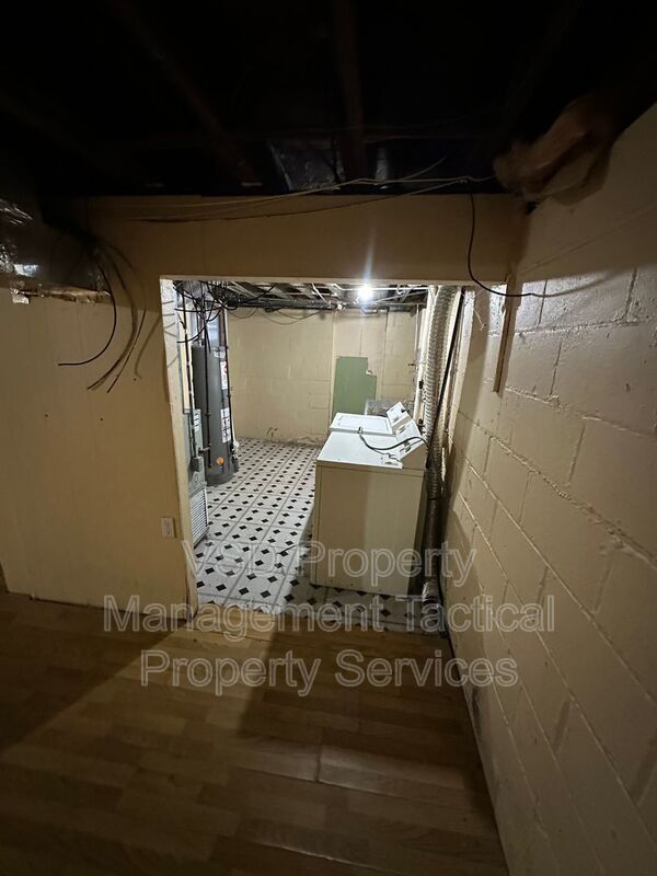 Building Photo - 10615 S Highland Ave