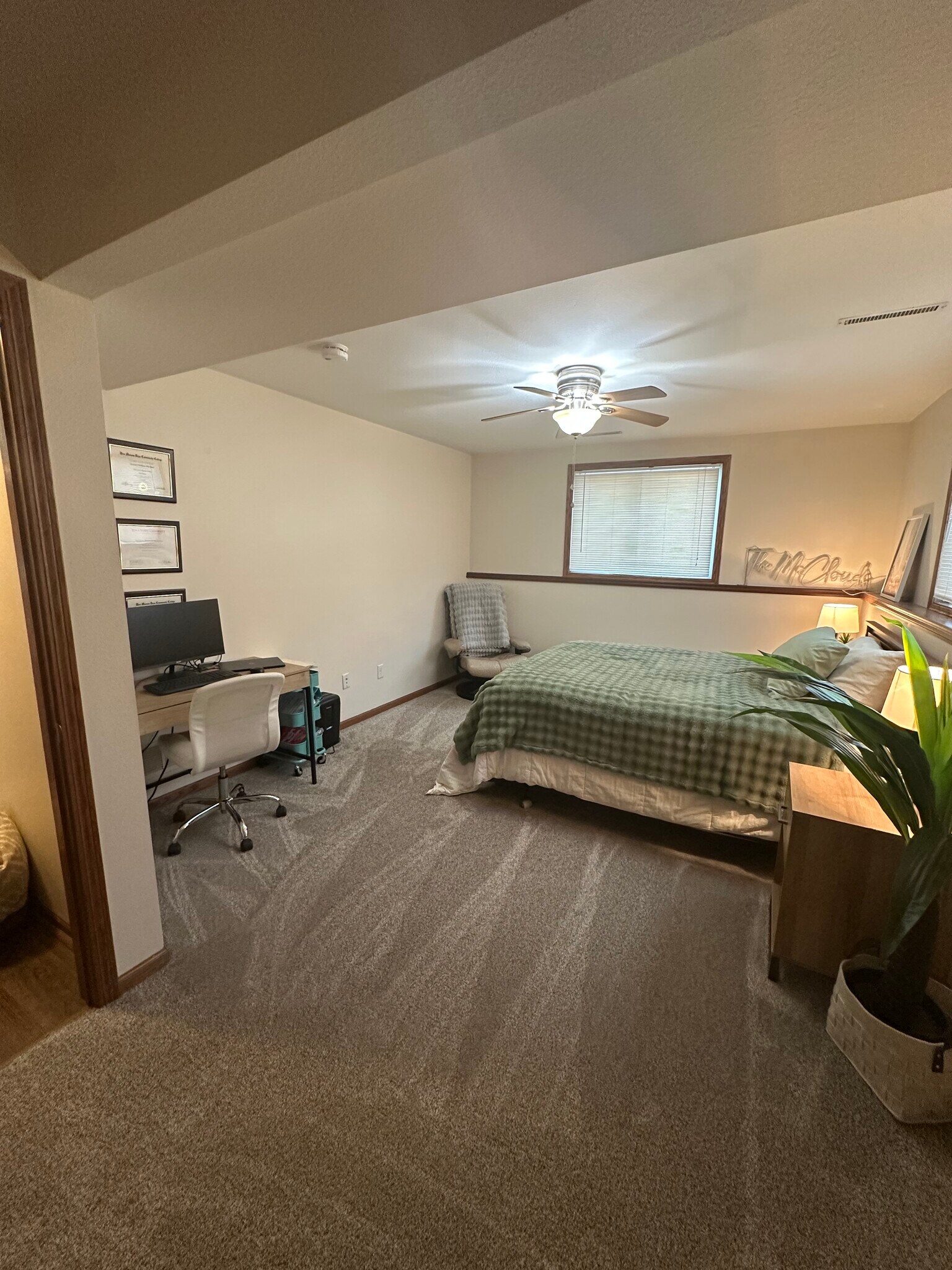 Building Photo - 1412 North Dakota Ave