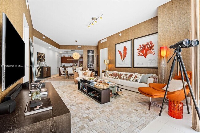 Building Photo - 15811 Collins Ave