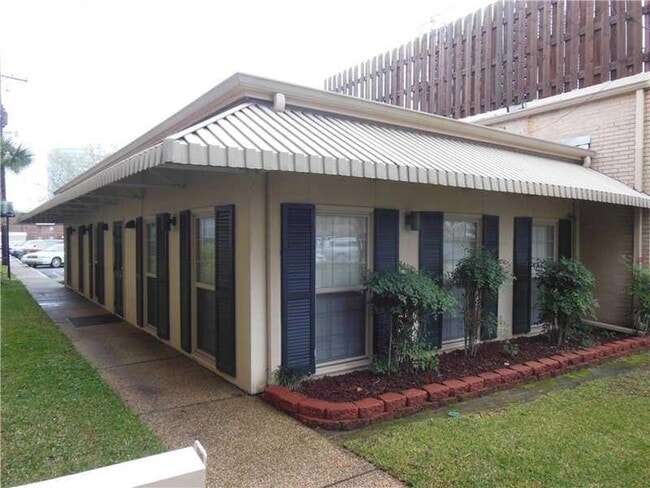 Building Photo - 2700 Whitney Pl