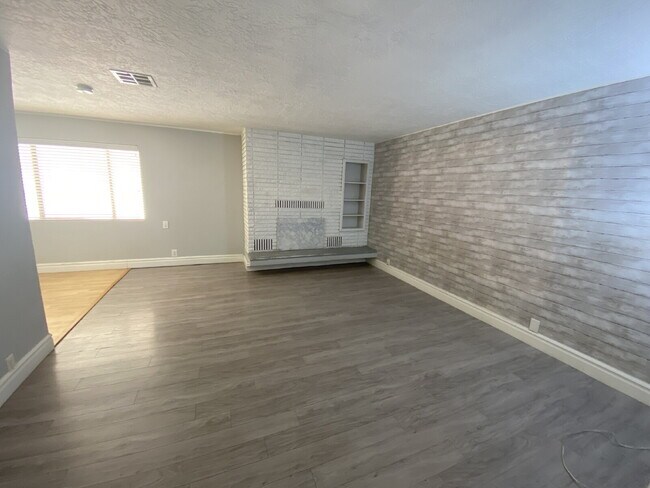 Building Photo - "Spacious 2-Bed, 2-Bath Townhome in Saint George"