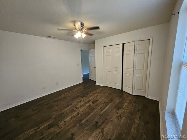 Building Photo - 844 W Wycliffe Ln
