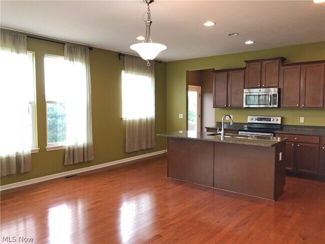 Building Photo - 3696 Kenway Blvd