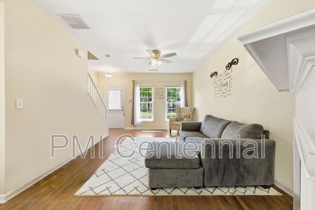 Building Photo - 1528 Cove Creek Cir