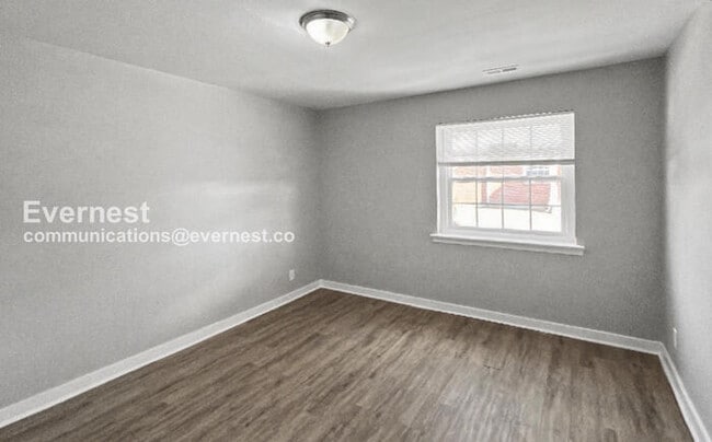 Building Photo - 1018 4th Ave W