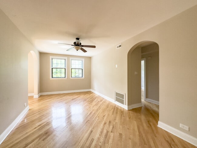 Building Photo - 899 Green Bay Rd