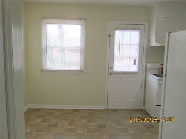 Building Photo - 4502 Rolling Hill Dr