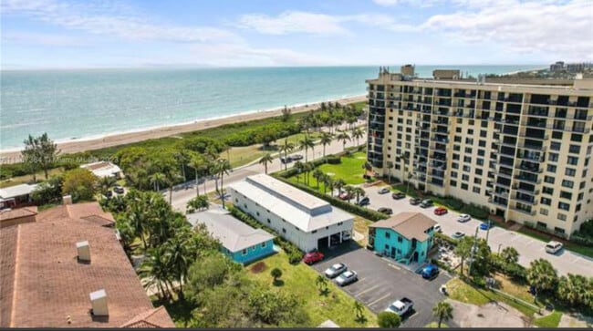Building Photo - 715 S Ocean Dr