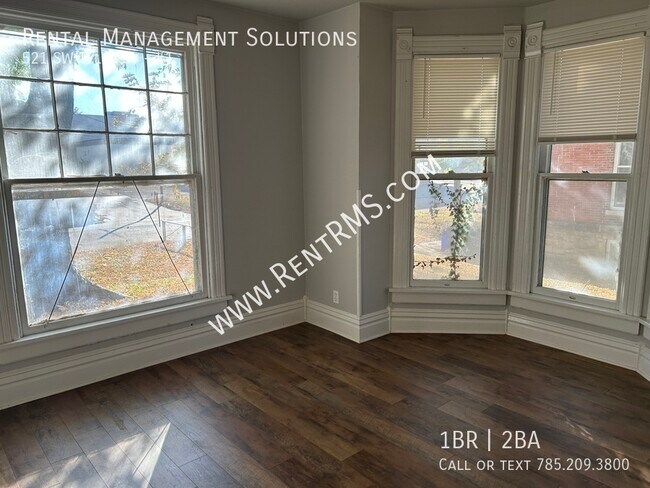 Building Photo - 521 SW Tyler St