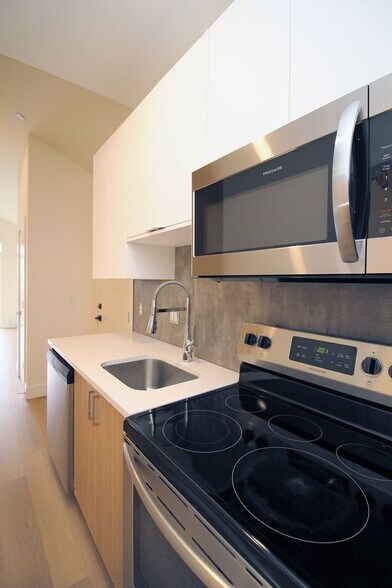 Building Photo - 8417 SW 24th Ave