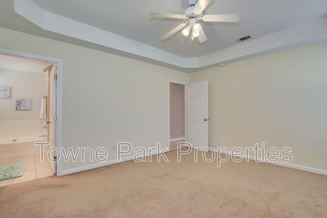 Building Photo - 589 Jackson St