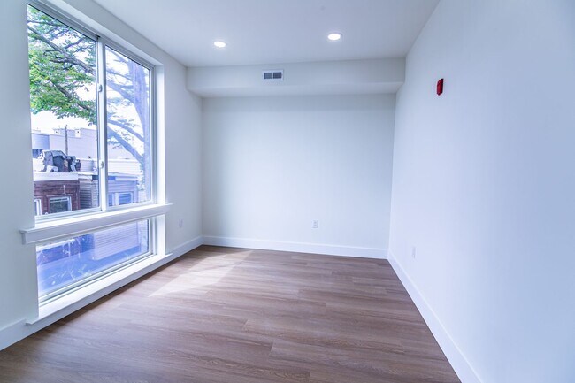 Building Photo - 3956 Parrish St