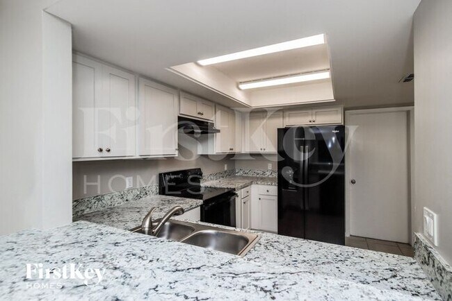 Building Photo - 1739 Goldfinch Ct