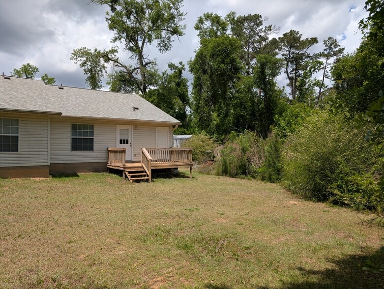 Back Yard - 2423 Chateau Ln