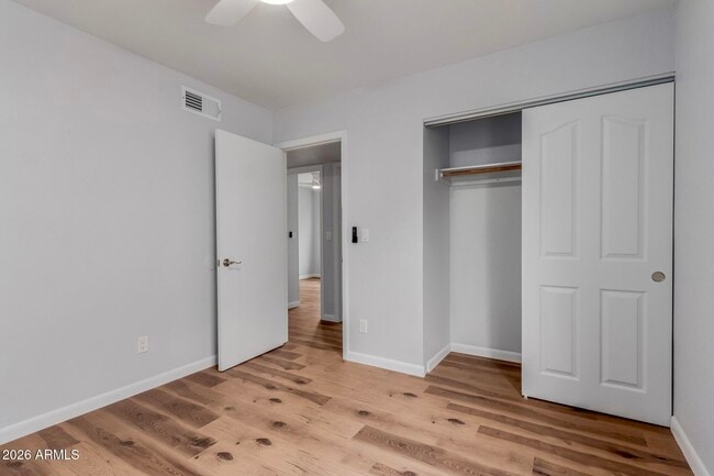 Building Photo - 10705 E Mercer Ln