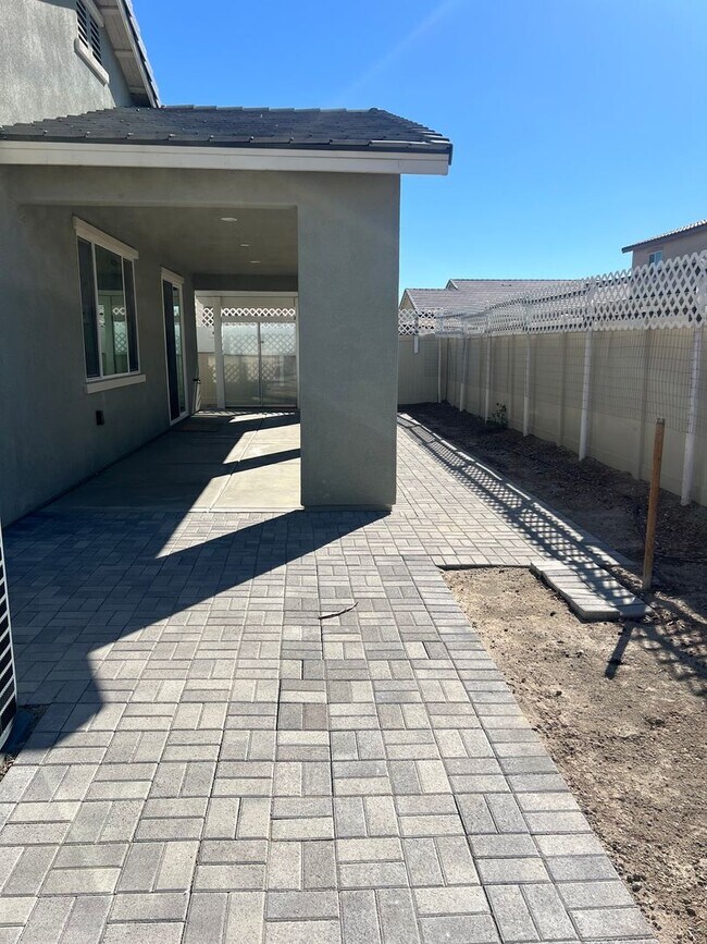 Building Photo - 3 Bedroom Plus Bonus Room Single Family Ho...