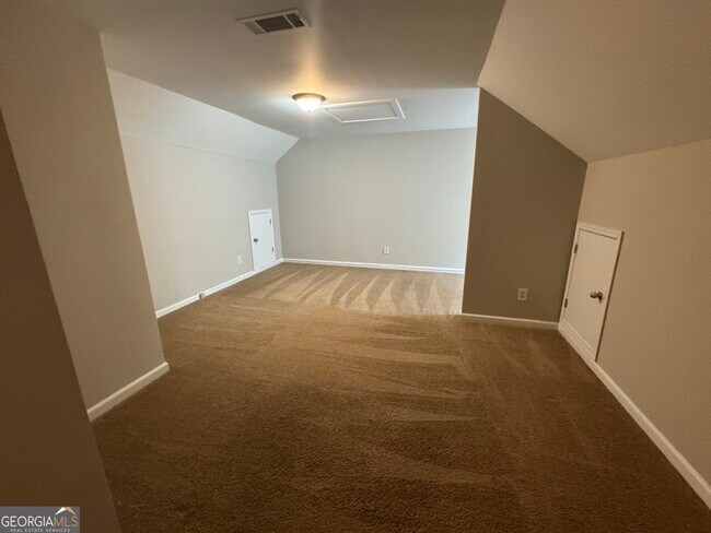 Building Photo - 262 Village Dr