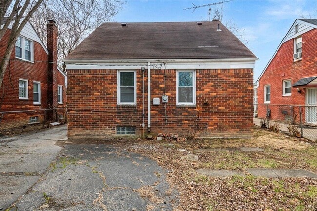 Building Photo - 16283 Carlisle St