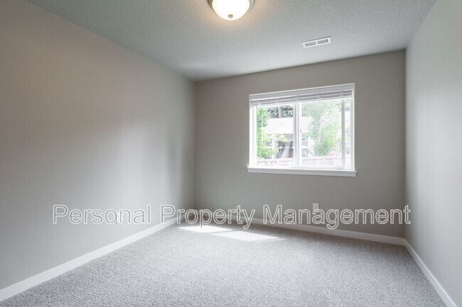 Building Photo - 4803 NE 37th Ct