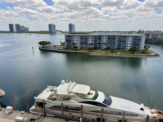 Building Photo - 1000 W Island Blvd