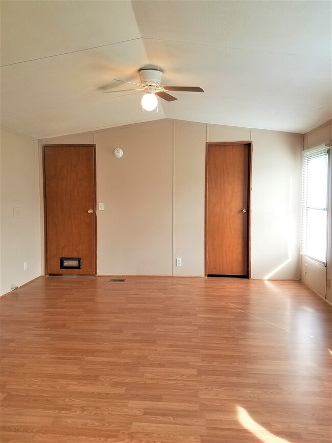 Building Photo - 1617 Nettle Knob Rd