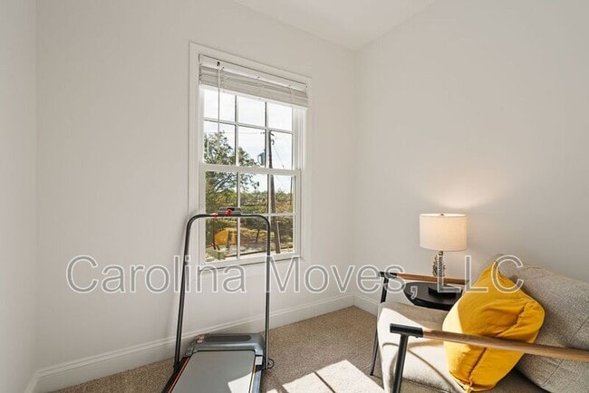 Building Photo - 7 James St