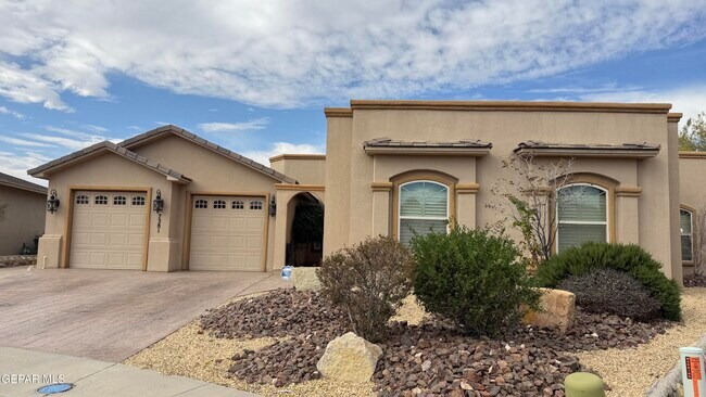 Building Photo - 7381 Black Mesa Dr