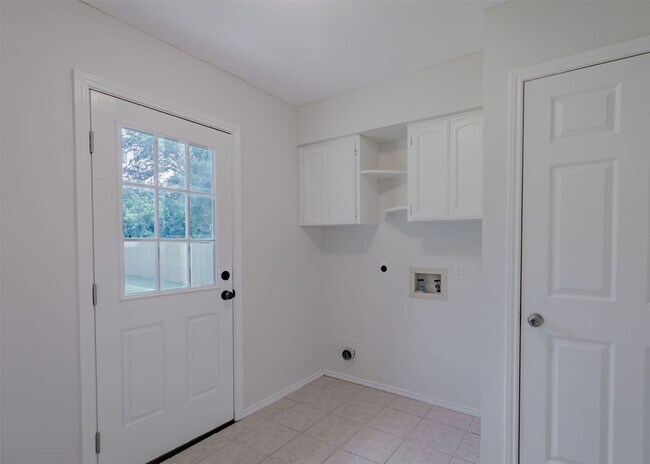 Building Photo - Gorgeous Northwood rental