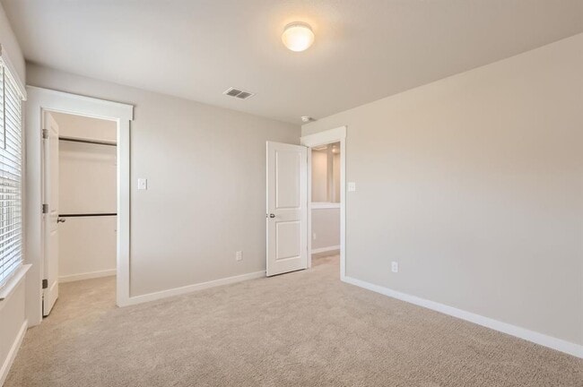 Building Photo - 2412 Lakey Cv