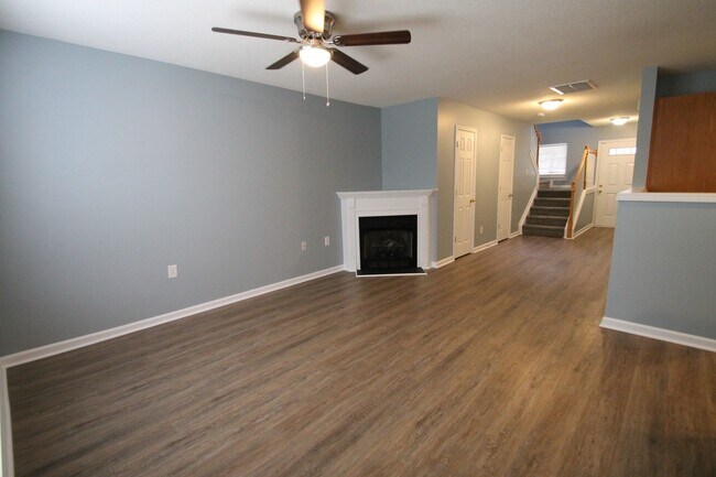 Building Photo - 1364 Walnut Hill Dr