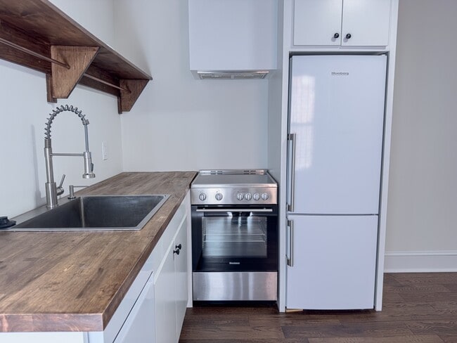 Building Photo - 1832-34 Callowhill St