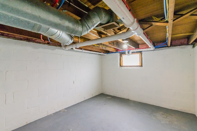 Building Photo - 569 Sheldon Ave