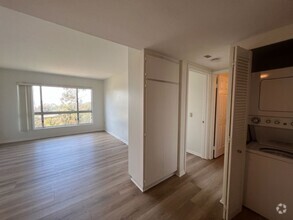 Building Photo - Must See! Two bedroom two bathroom condo i...