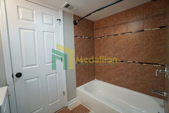 Building Photo - 9858 S Drexel Ave