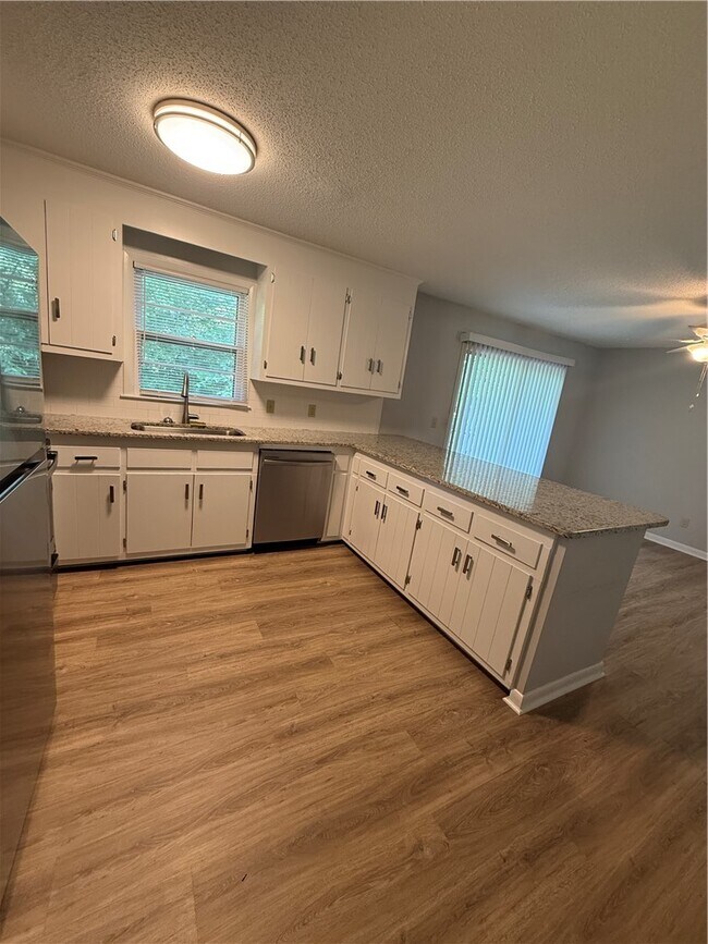 Building Photo - 112 Lynwood Dr