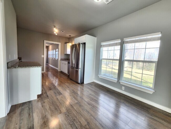 Building Photo - 7642 SW Regional Airport Blvd